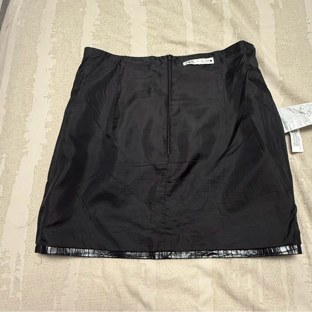 Zara Black Croc Effect Mini Skirt - Size L - Like New - Picture 3 of 7